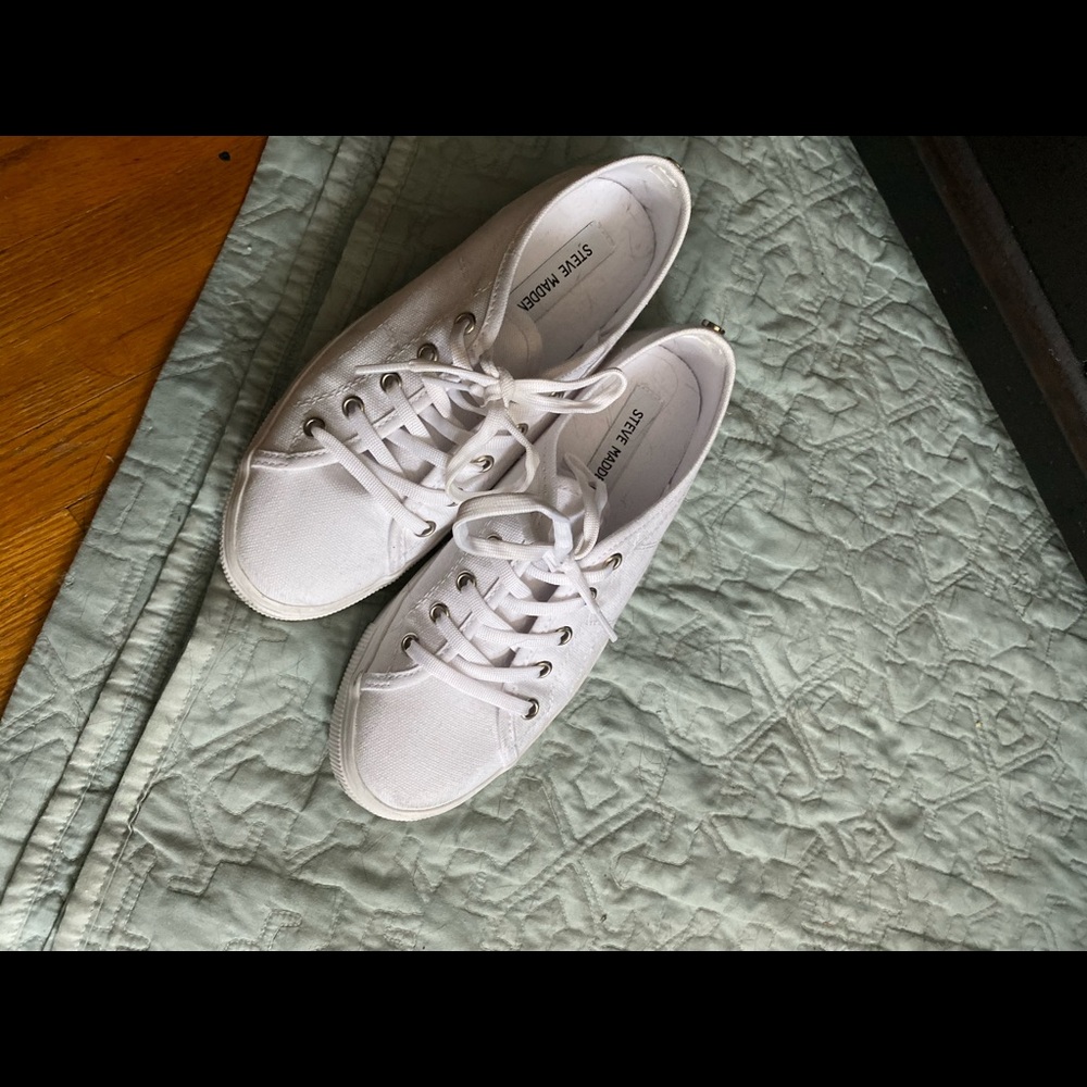 Steve Madden white platform low top shoes